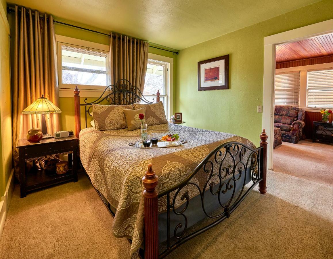 Avenue Hotel Bed And Breakfast Маниту-Спрингс Экстерьер фото