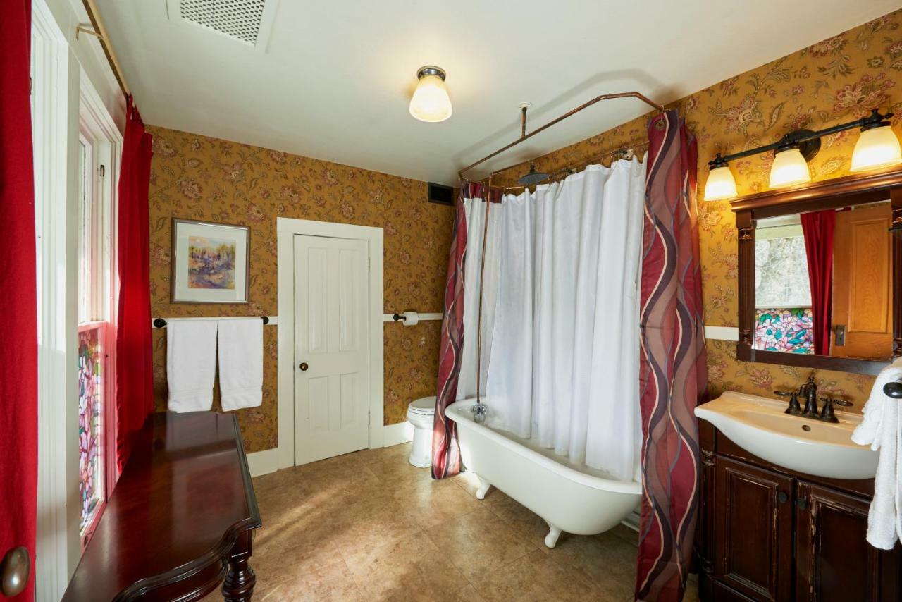 Avenue Hotel Bed And Breakfast Маниту-Спрингс Экстерьер фото